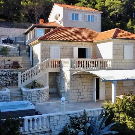Villa Fjera With A Sea View, Hot Tubs, Terrace, Bbq Pucisca