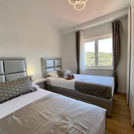 Fjera With A Sea View, Hot Tubs, Terrace, Bbq
