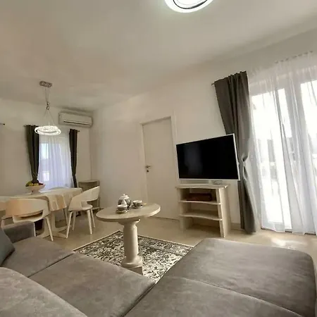 Villa Fjera With A Sea View, Hot Tubs, Terrace, Bbq Pucisca