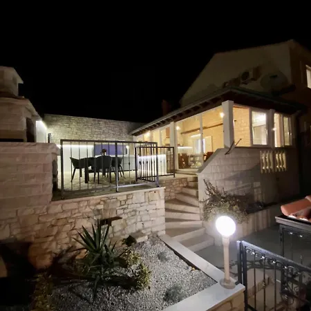 Villa Fjera With A Sea View, Hot Tubs, Terrace, Bbq Pucisca