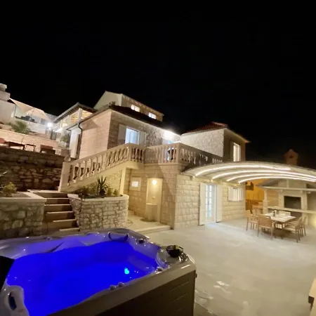 Villa Fjera With A Sea View, Hot Tubs, Terrace, Bbq Pucisca